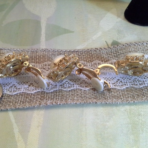 Simulated Pearls and Diamonds Jewelry Set - Picture 7 of 7